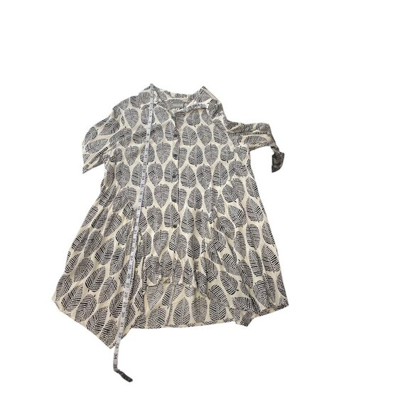 Black & White Leaf Print Button-Down Tunic Top With Asymmetrical Hemline & 3/4 S - Picture 9 of 10